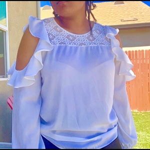FREE SHIPPING Cold shoulder blouse. SIZE XL. $8